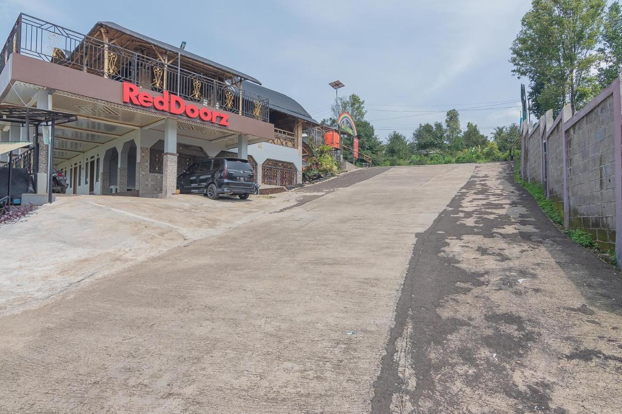 Wisma tamu Reddoorz Syariah @ Batu Apung