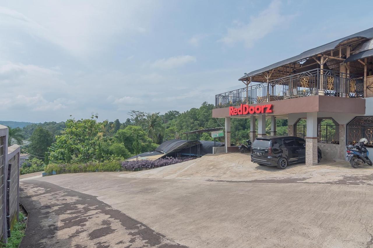 Wisma tamu Reddoorz Syariah @ Batu Apung Purwakarta